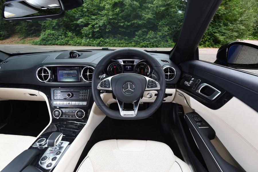 Торпедо Mercedes-AMG SL63 2016 года  (UK) (фото 29 из 30)